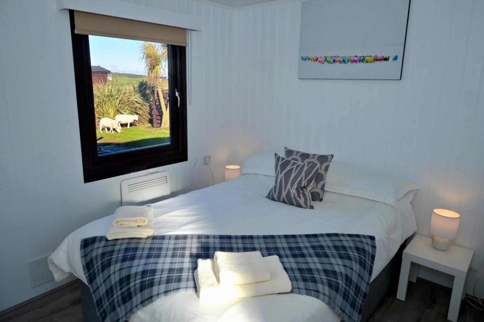 Lodge Cabin With Fabulous Views - Farm Holiday Stranraer Bagian luar foto