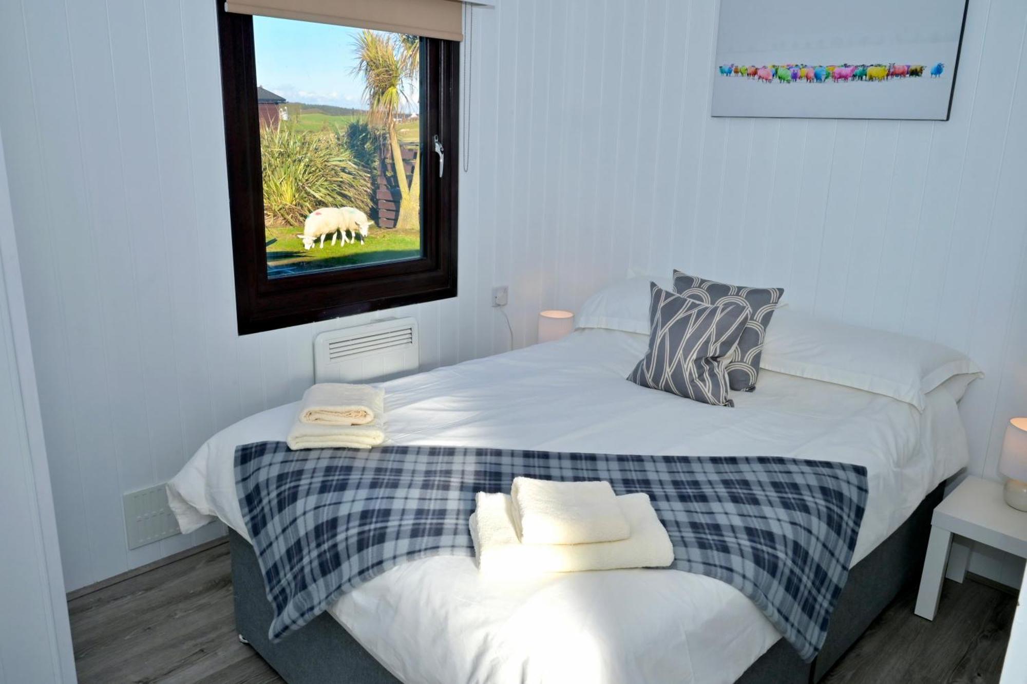 Lodge Cabin With Fabulous Views - Farm Holiday Stranraer Bagian luar foto